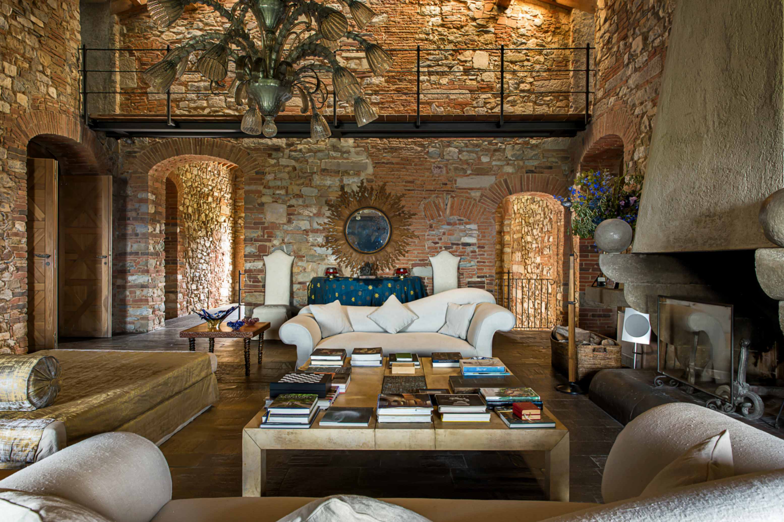 Rooms with antique furnishings - Castello di Segalari