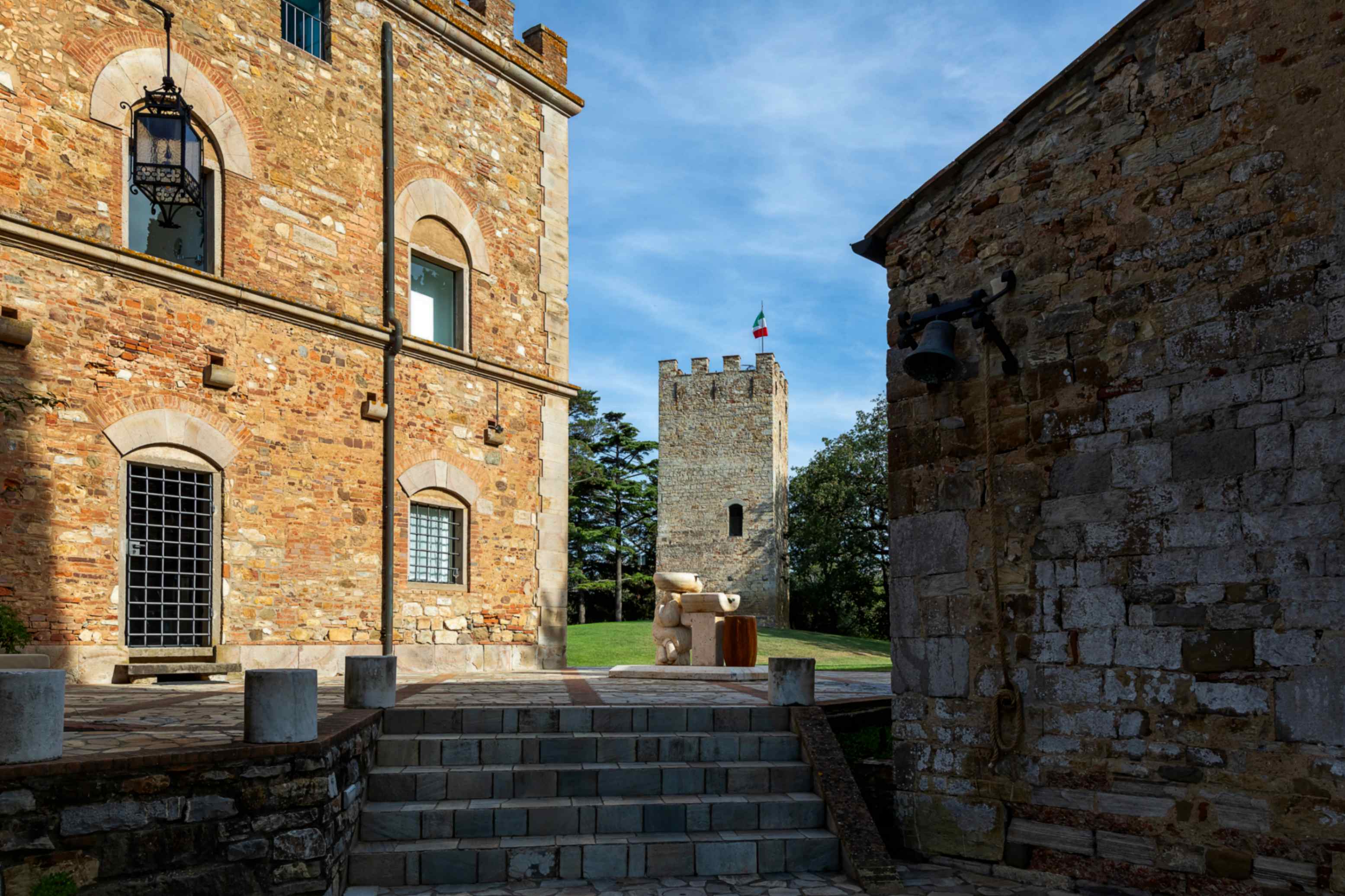 Rooms with antique furnishings - Castello di Segalari